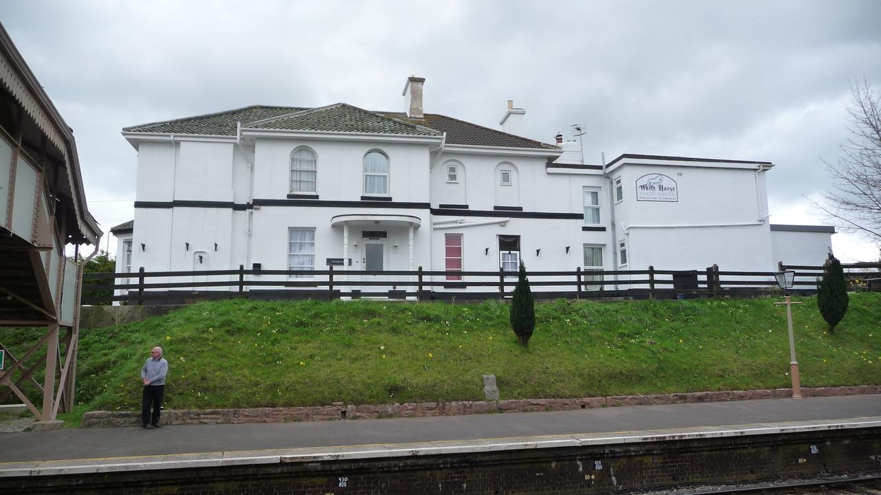 The Station Guest House Galmpton Eksteriør bilde