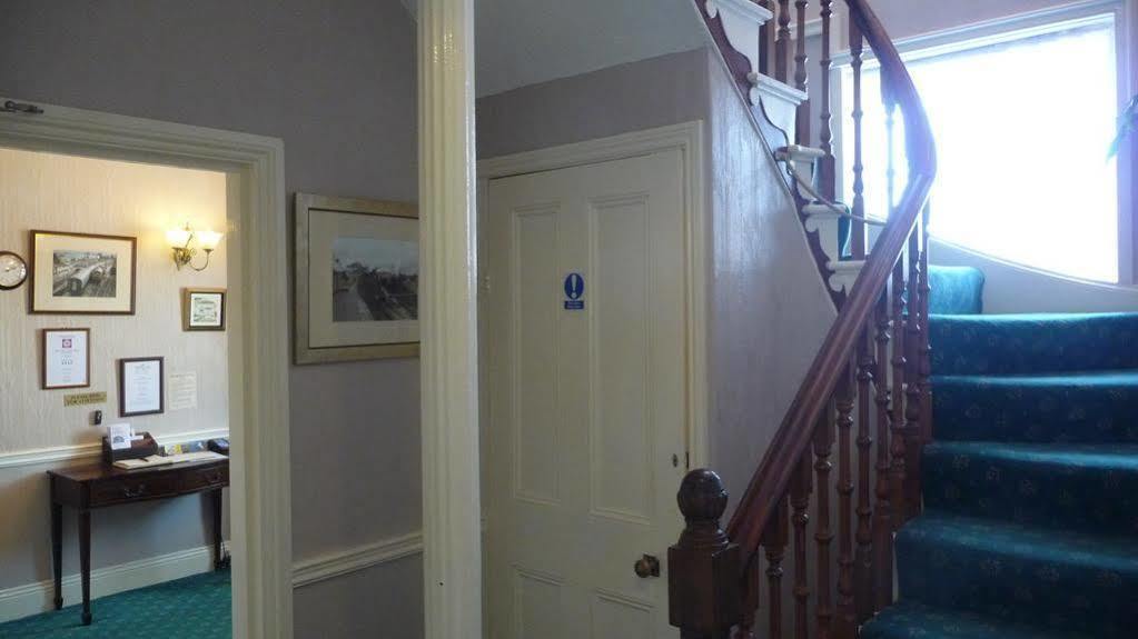 The Station Guest House Galmpton Eksteriør bilde